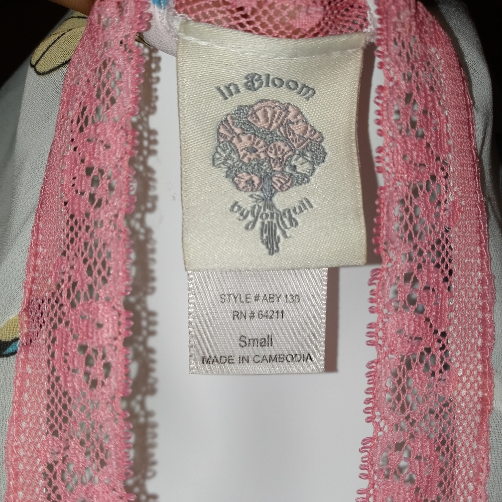 NWOT In Bloom Nature Robe with tie - Picture 5 of 9